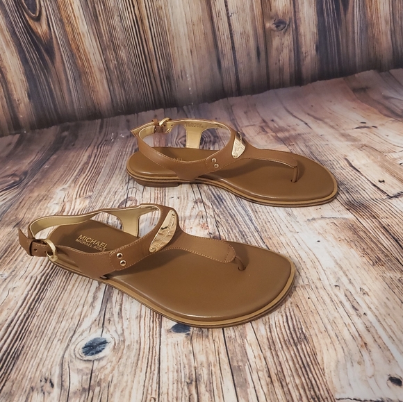 Michael Kors Plate Sandal - Picture 3 of 9